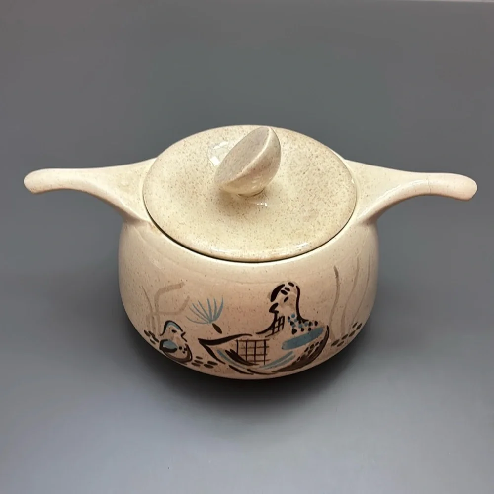 Red Wing Pottery USA Bob White Quail Covered 2 Qt. Casserole Serving Dish -FLAWS